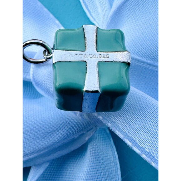 Tiffany & Co. Enamel Gift Box Present Charm Pendant in Silver - Picture 4 of 8